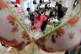 Продажа женского белья 'Валерия' в магазине 'Изабель'