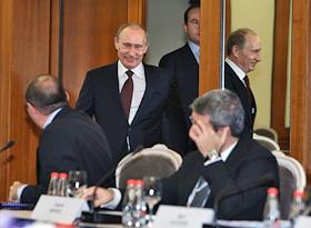 Председатель правительства РФ Владимир Путин на заседание Консультативного совета по иностранным инвестициям в РФ, в отеле 'Балчуг Кемпински'.

