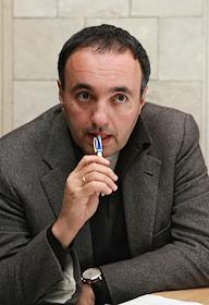 Президент холдинга 'СТС Медиа' и кинопродюсер Александр Роднянский во время интервью. 
