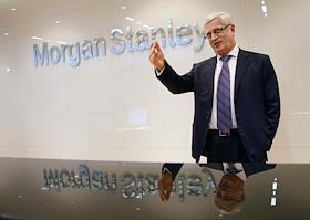 Председатель правления российского подразделения Morgan Stanley Райр Симонян во время интервью в главном офисе компании