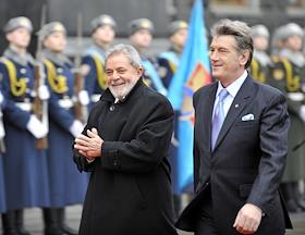 Официальный визит Луис Инасио Лула да Силвы в Украину. Официальная церемония встречи Виктора Ющенко с Луисом Инасио Лула да Силвой. Церемония подписания двусторонних документов. Украинско-бразильский бизнес-форум