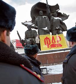 Митинг, организованный Федерацией автовладельцев России (ФАР) и движением 'ТИГР', против транспортного налога, у памятника 'Героям революции 1905 - 1907гг.' на площади Краснопресненской заставы