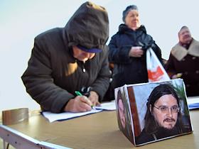 Пикет 'Против засилья нелегальных иммигрантов на рынке 'Мельница' и за закрытие оптовых рынков в Москве и рядом с Москвой', организованный Движением против нелегальной иммиграции (ДПНИ).
