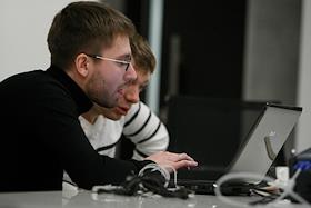 Генеральный директор компании Yota Денис Свердлов во время интервью