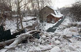 Подготовка к сносу особняка в садоводческом поселке 'Речник', расположенном на территории парка 'Москворецкий'