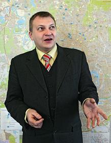 Руководитель отдела кредитования 'Кредит Макс' Вадим Кузнецов во время интервью