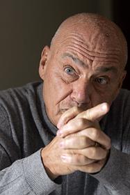 Журналист Владимир Познер во время интервью