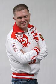 Корреспондент ИД 'Коммерсантъ' Андрей Колесников в спортивной одежде Bosco