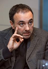 Президент холдинга 'СТС Медиа' и кинопродюсер Александр Роднянский во время интервью. 
