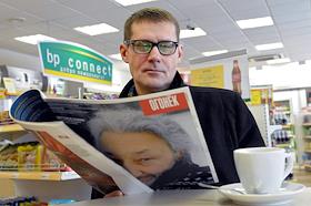 Съемка акции на запраках ВР ТНК в Санкт-Петербурге 'При покупке чашки кофе - журнал 'Огонек' в подарок'