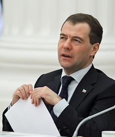 Медведев во френче. Медведев во френче фото. Медведев в синем френче. Медведев во френче на фоне карты.