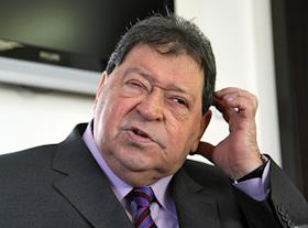 Министр промышленности Израиля Биньямин бен-Элиэзер в гостинице 'Аквамарин'