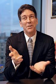 Региональный вице-президент Western Union в Восточной Европе и странах СНГ Джонатан Кнаус (Jonathan Knaus) во время интервью в офисе бизнес-центра 'Метрополис'