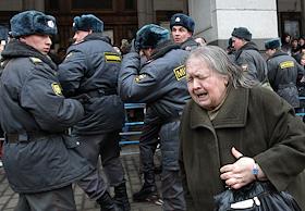 Митинг молодежных движений 'Молодежь против террора'. Акция, организованная активистами молодежных организаций 'Россия Молодая', 'Наши', 'Молодая Гвардия 'Единой России', Российский союз сельской молодежи, 'Новые Люди', 'Местные' прошла на Триумфальной площади. 
