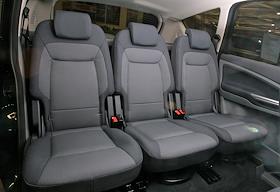 Автосалон 'Рольф'. Салон автомобиля Ford S-max