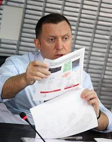 Генеральный директор компании 'Русский аллюминий' Олег Дерипаска в главном офисе компании