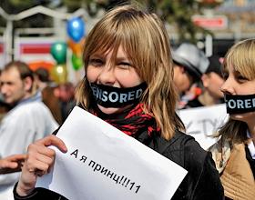 Первомайская 'Монстрация', прошедшая по Красному проспекту от Дома Офицеров до Первомайского сквера в городе Новосибирск