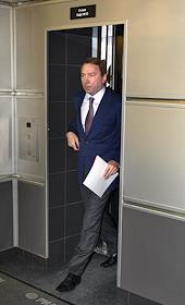 Пресс-конференция управляющего делами президента России Владимира Кожина на тему: 'Об основных мероприятиях по празднованию 65-летия Победы', в РИА 'Новости'