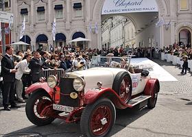Ралли старинных автомобилей L.U.C. Chopard Classic Weekend Rally. Заезд от Третьяковского проезда до 'Барвиха Luxury Village'.
