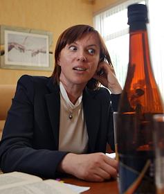 Вице-президент по маркетингу компании 'Очаково' Инна Кочетова во время интервью. Линия по производству кваса 'Веранда' на заводе 'Очаково'