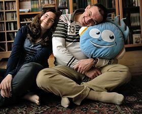 Олег Ульянский, заместитель генерального директора по маркетингу компании 'МедиаМир' с дочерью Мерав, у себя дома