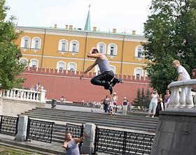 Празднование дня ВДВ на улицах Москвы