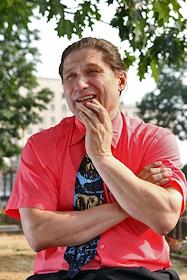 Учредитель компании 'Юкра' Юрий Казьменко. Автомат с икрой