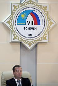Рабочая поездка Президента РФ Дмитрия Медведева в Казахстан. Медведев посетил выставку инновационных технологий. Выставка развернутая на территории Восточно-Казахстанского государственного технического университета имени Д.Серикбаева (ВКГТУ), проходит в рамках VII Форума межрегионального сотрудничества Российской Федерации и Республики Казахстан, посвященного взаимодействию двух стран в сфере высоких технологий.

