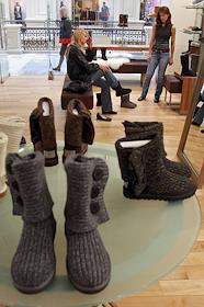 Покупатели в магазине UGG® Australia