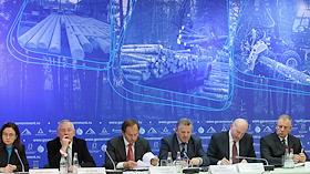 Председатель правительства РФ Владимир Путин на форуме по развитию лесоперерабатывающей промышленности