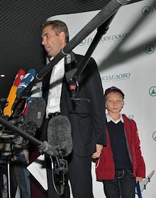 Прибытие уполномоченного при президенте России по правам ребенка Павла Астахова,  с мальчиком Денисом Хохряковым, брошенным в Доминиканской республике приемными родителями.

