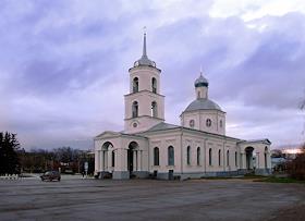 Город Остров расположен на реке Великая (впадает в Псковское озеро), в 55 км от Пскова.Остров был основан как крепость в 1341. Город с 1777. Бывший уездный город Псковской губернии.
