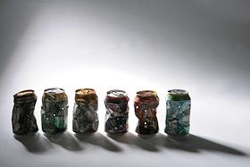 Обложка журнала 'Деньги'. Изрешеченные, мятые металлические банки для напитков