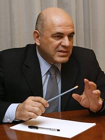 Руководитель Федеральной налоговой службы Михаил Мишустин во время интервью