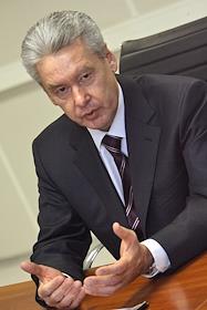 Мэр Москвы Сергей Собянин и глава Федеральной налоговой службы Михаил Мишустин во время посещения Налогового городка на Походном проезде.
