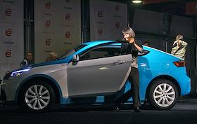 Презентация 'Е-мобилей', организованная владелецем группы 'Онэксим' Михаилом Прохоровым с командой разработчиков, в 'Е-центре'