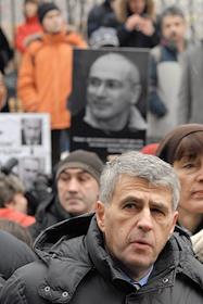 Акция 'Ожидание справедливости' в день оглашения придговора Михаилу Ходорковскому и Платону Лебедеву у Хамовнического суда