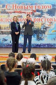 Президент России Дмитрий Медведев с супругой Светланой поздравили воспитанников детского дома города Иваново с Новым Годом и Рождеством Христовым.
