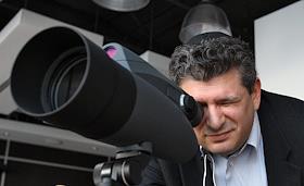 Глава телеканалов '2х2' и 'МТВ' Россия Роман Саркисов. Президент компании 'Евросеть' Александр Малис.

