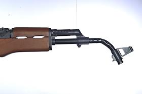 Обложка журнала 'Деньги'. Автомат Калашникова с гнутым стволом