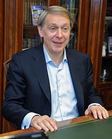 Генеральный директор компании 'ФармЭко' Владимир Бабий в офисе компании