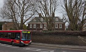 Особняк 'Old Battersea House' семьи Форбс, выставленный на продажу в Лондоне.
