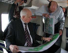 Вертолетная экскурсия, организованная 'Автодором', по предполагаемому маршруту будущей платной дороги. Госкомпания 'Автодор', заказчик трассы Москва-Санкт-Петербург.
