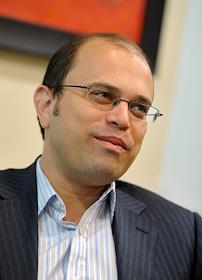 Начальник департамента срочного рынка ООО 'УРАЛСИБ Кэпитал'
Владимир Соцков, в офисе банка 'УРАЛСИБ'