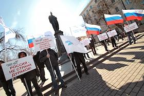 Всероссийская акция 'Правые' - против деградации образования, организованная партией 'Правое дело', у памятника А.С.Грибоедову на Чистопрудном бульваре