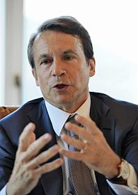 Вице-президент компании L'Oreal Жан-Жак Лебель во время интервью