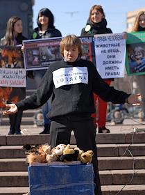 Митинг в защиту бездомных животных в рамках III всероссийской акции 'Россия без жестокости' у памятника А.С. Пушкину на Пушкинской площади