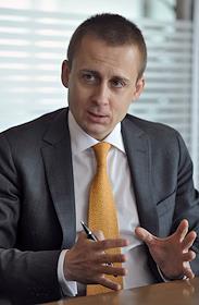 Генеральный директор ОАО 'ОХК 'УРАЛХИМ' Дмитрий Коняев во время интервью в офисе компании