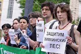 Народный сход в защиту Химкинского леса, организованный движением в защиту Химкинского леса, движениями 'Московский совет', 'Левый фронт', правозащитниками и представителями политической оппозиции, у памятника А.С.Грибоедову на Чистопрудном бульваре