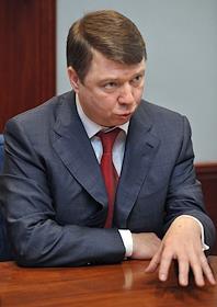 Подписание пятилетнего договора между ГУП 'Мосгортранс' и агентством недвижимости 'Бульварное кольцо' на размещение рекламы на всем наземном общественном транспорте Москвы